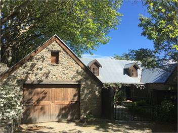 Matukituki House Lake Wanaka 5 bedroom luxury stone cottage holiday home - Wanaka