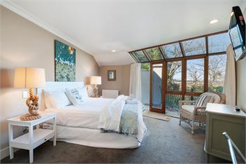 Lake Front Luxury  - Taupo