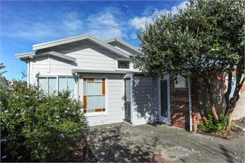 Puriri Downtown Villa (Bachcare) - Napier City
