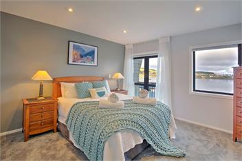 Central Water Views (Bachcare) - Queenstown