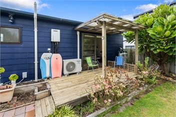 The Wee Blue Bach (Bachcare) - Waikanae Beach