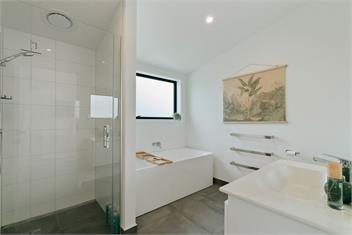 Jacks Point Family Retreat (Bachcare) - Queenstown