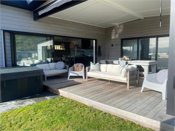 Mahia Bach with Spa - Mahia Beach