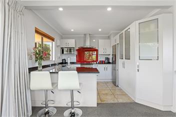 Top of the Lake - Spa Pool, Lake Views, Central to town - Taupo