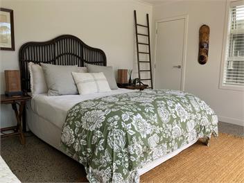 Matarangi Beach Retreat - 5 bdrms, walk to beach, outdoor bath & shower! - Matarangi