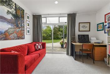 Lake Edge Holiday Home  .  - Rotorua