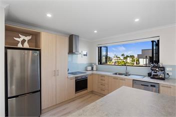 Modern Family Bach (Bachcare) - Waihi