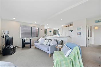 Beachfront Getaway (Bachcare) - Waikanae Beach