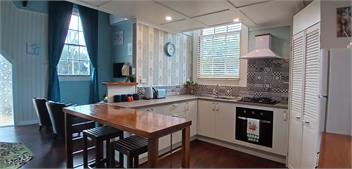 WHARE KURA - Elegant roomy Apartment at the Old Aratapu School House - Dargaville RD1