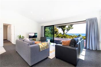Glass Horizon (Bachcare) - Ruthherglen