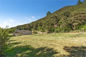 Hill Cottage (Bachcare) - Featherston