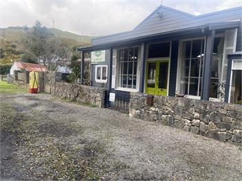 Awakino River Lodge - Coastal Romance - Historic - Spa Pool - Black Sand Beaches - Mokau