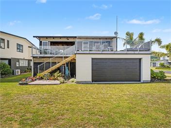 The Summer Bach at Cooks Beach - Whitianga