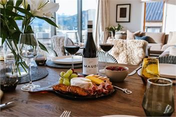 Korari House | Lake Views | Close to Town Centre | Sleeps 10 - Wanaka