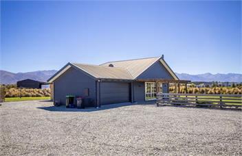 Panoramic Mountain View Retreat - Twizel