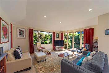 Casa Bella - Nelson City Holiday Home - The Wood, Nelson