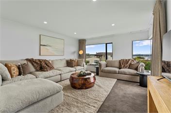 Pataka Lookout - 3 bdrm home, close to lake & town! - 