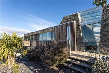 Kina Retreat - Main House with Pool Access -
