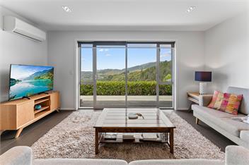 MODERN HILL TOP HOUSE | Amazing Views & Space | Sleeps 10 -