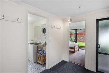 Sandy Feet Beach House - right across from Onemana Beach - 