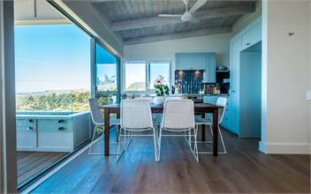 ONETANGI BELLE : Coast and Country - Waiheke Island, Auckland