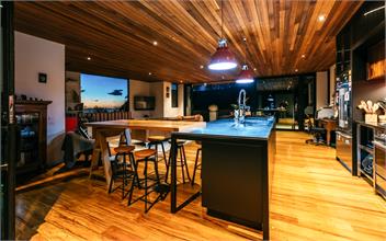 BOATSHED COVE : Coast and Country - Auckland