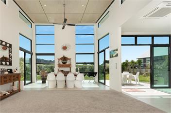 Luxury Beach Getaway - Waihi Beach