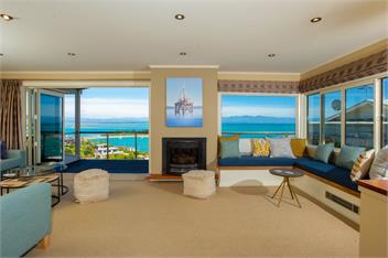 Seascape Villa - Nelson Waterfront Holiday Home - Nelson