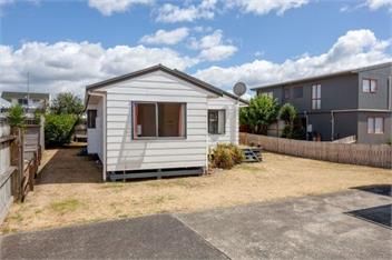 BARBARA AVE BEACH HOUSE - Whangamata