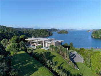Oke Beach House (Bachcare) - Rawhiti
