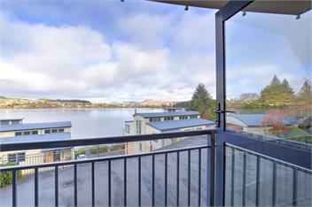 Central Water Views (Bachcare) - Queenstown