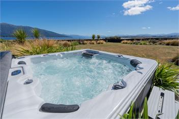 Lake House (Bachcare) - Te Anau