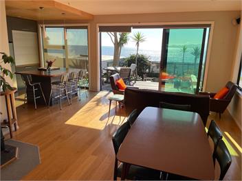 Sunny Beach Front Home - Porirua