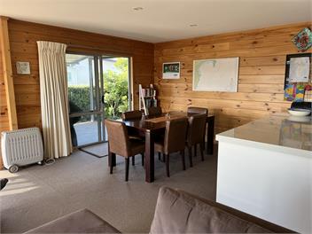 Brown's Bach - Mahia Beach