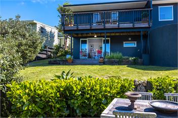 Relax on Newton - Waiheke Island 1081