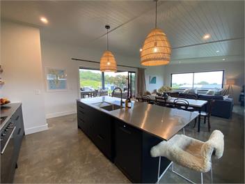 Mahia Bach with Spa - Mahia Beach