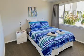 Large Sunny Home Close to It All - Relax & Explore - Nelson