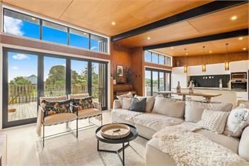 Beachside Sanctuary – Otaki Beach Holiday Home - Otaki Beach