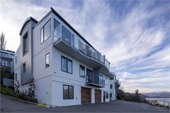 Livin' on Lake Time | Waterfront Accommodation - Queenstown