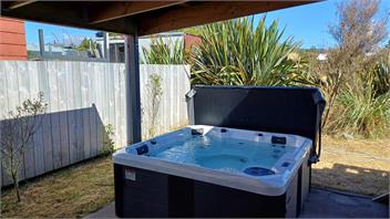 Macks Alpine Chalet with Spa Pool, Bike Shed, Big Heat Pump, Carport - National Park Village