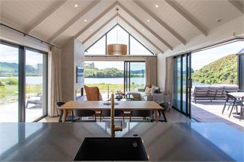 Lakefront Luxury (Bachcare) - Rotorua