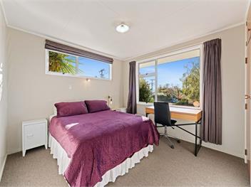 The Bay Breeze Retreat (Bachcare) - Taupo