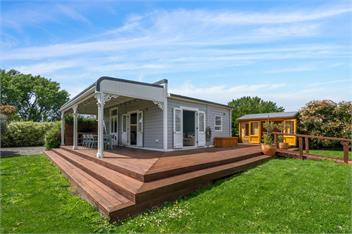 Poolside Villa on Dublin (Bachcare) - Martinborough