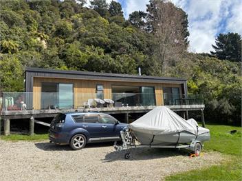 Modern Coastal Retreat - Marahau