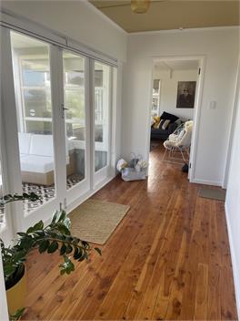 LOCATION! LOCATION! ...EPIC Beach Front Bach - Northland