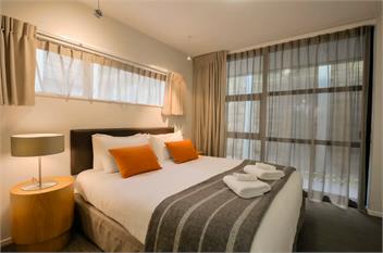 2BR/2BA Terrace Apt - Great Location & Amenities - Queenstown