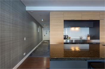 Queenstown Lakefront – 2BR Apt, Balcony & Parking - Queenstown