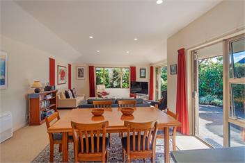 Casa Bella - Nelson City Holiday Home - The Wood, Nelson