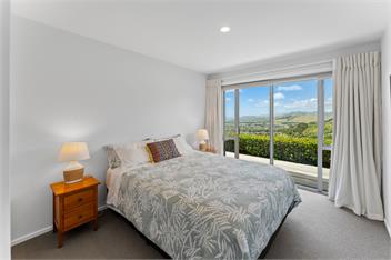 MODERN HILL TOP HOUSE | Amazing Views & Space | Sleeps 10 -