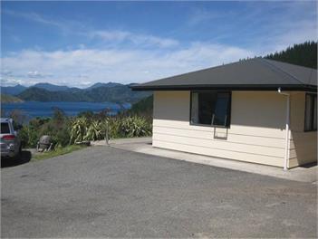 Cissy Bay Cottage, Pets Welcome. - French Pass